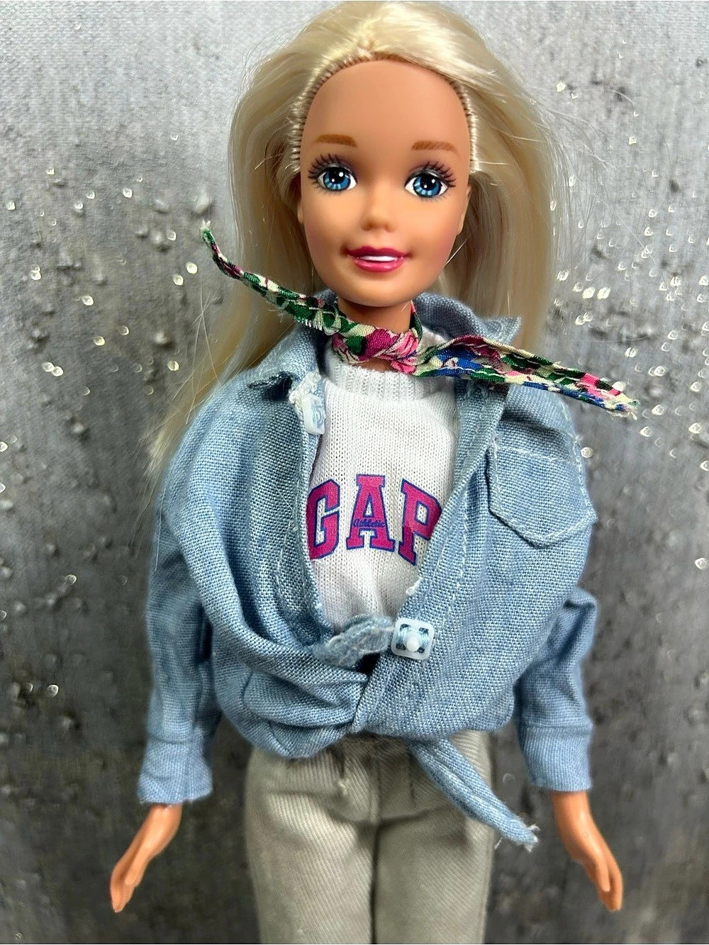 Gap Barbie 1996 - Picture 2 of 10
